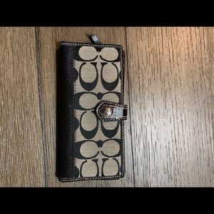 Coach black small wallet good used condition